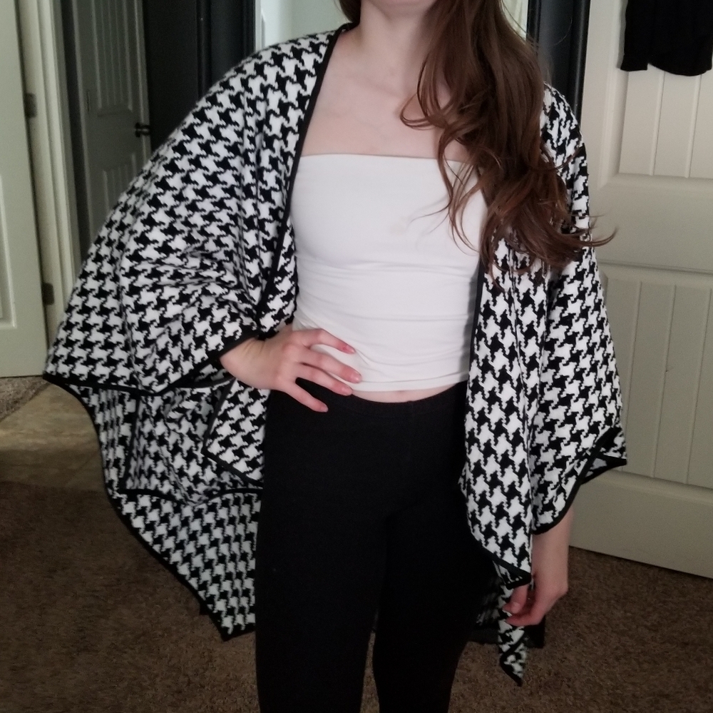 Houndstooth Wrap